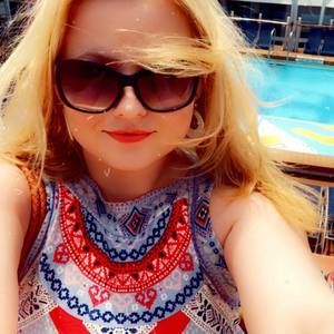 Meet your Posher, Cassandra